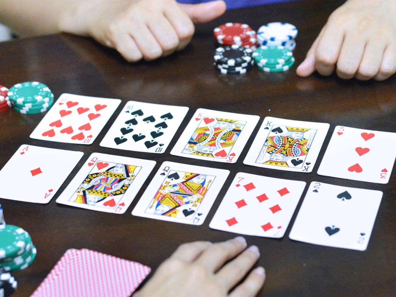 Online Caribbean Stud Poker